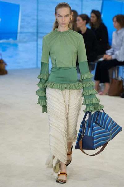 Look 35